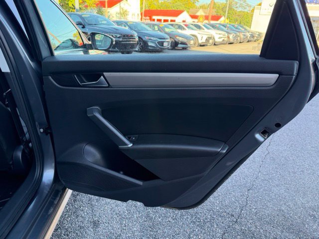 Used 2022 Volkswagen Passat 2.0T SE FWD image 22