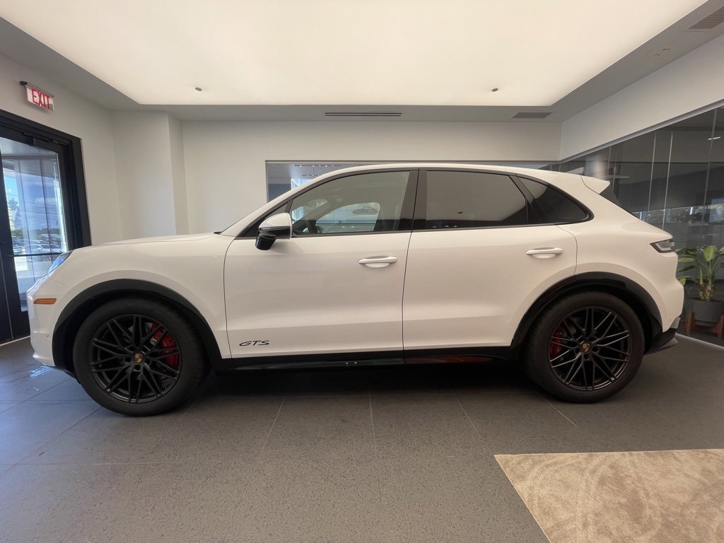 New 2026 Porsche Cayenne GTS image 2