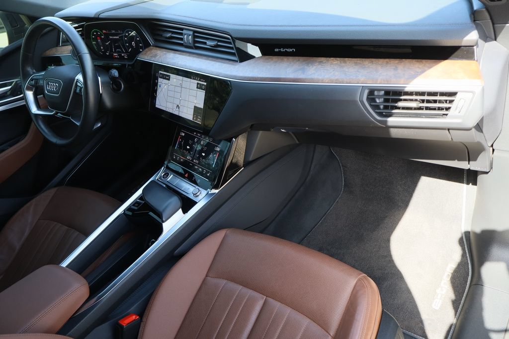 Used 2022 Audi e-tron Premium Plus w/ Premium Plus Package AWD/4WD image 31