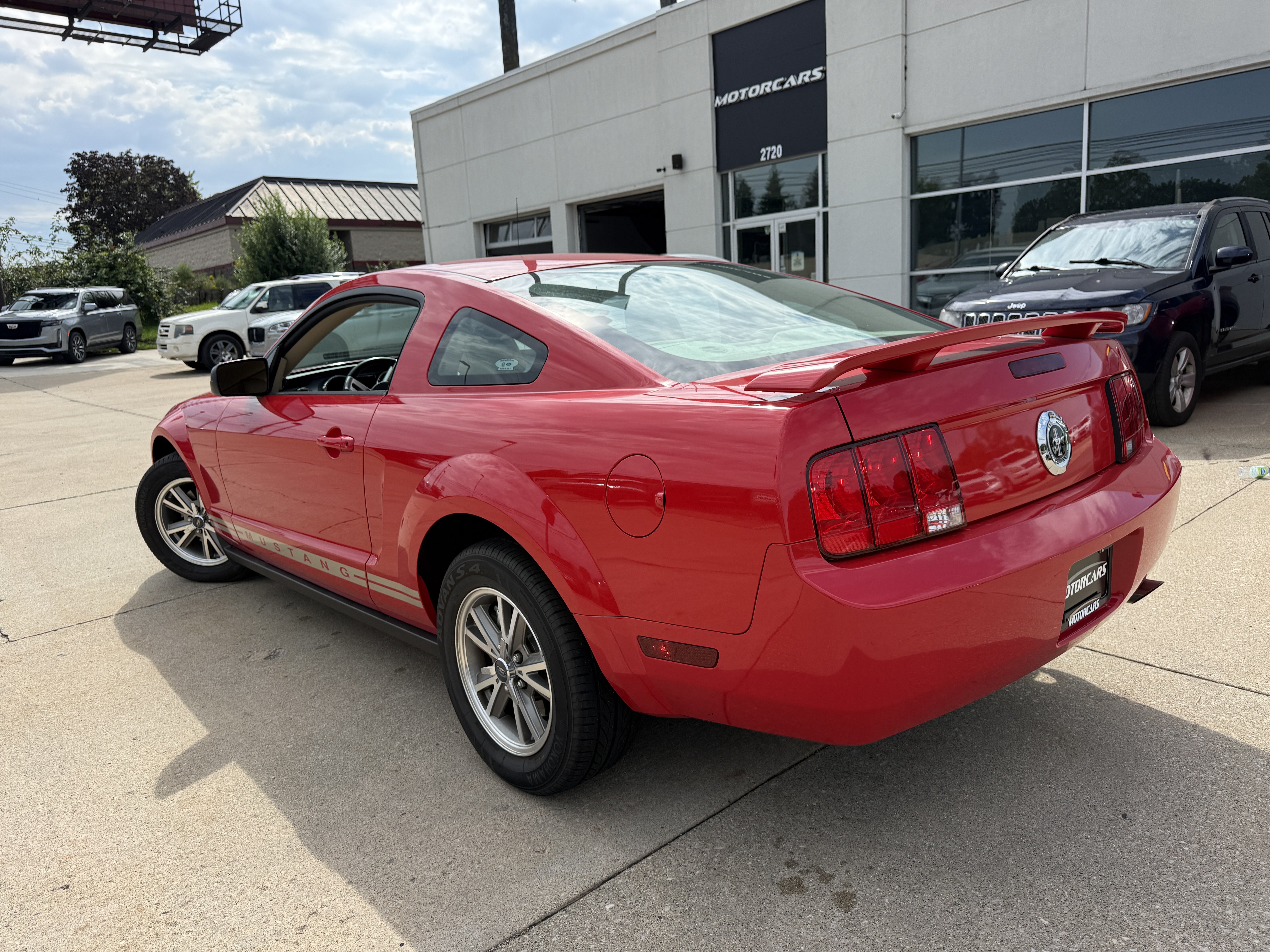Used 2005 Ford Mustang Premium RWD image 3