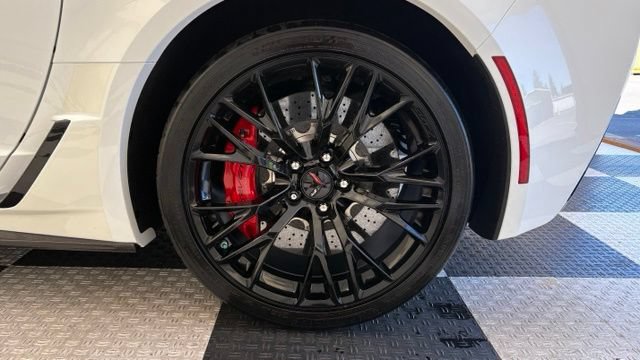 Used 2016 Chevrolet Corvette Z06 w/ 3LZ Preferred Equipment Group RWD image 11