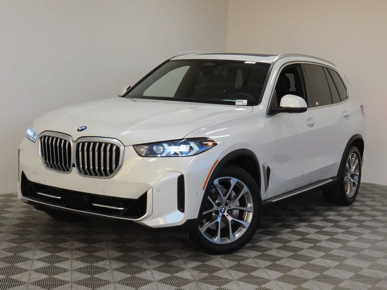 Used 2025 BMW X5 sDrive40i w/ Climate Comfort Package RWD image 1