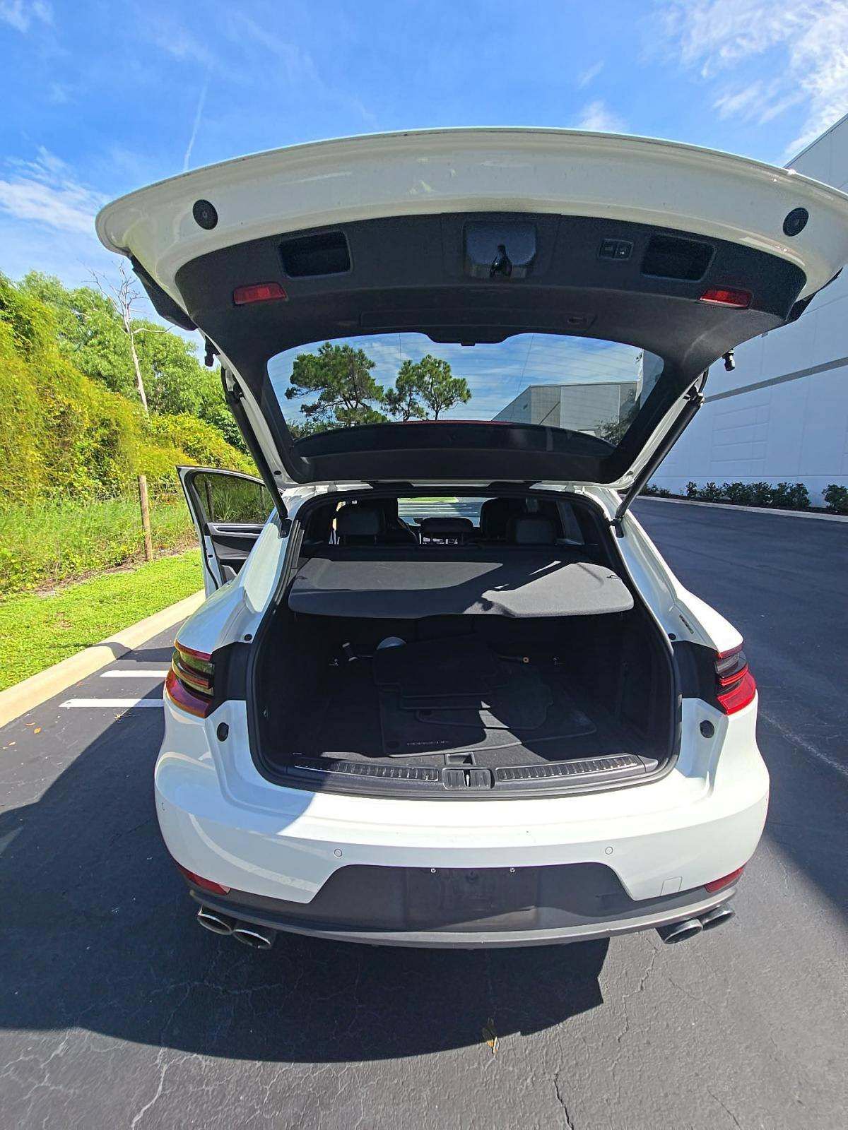 Used 2018 Porsche Macan Sport Edition AWD/4WD image 5