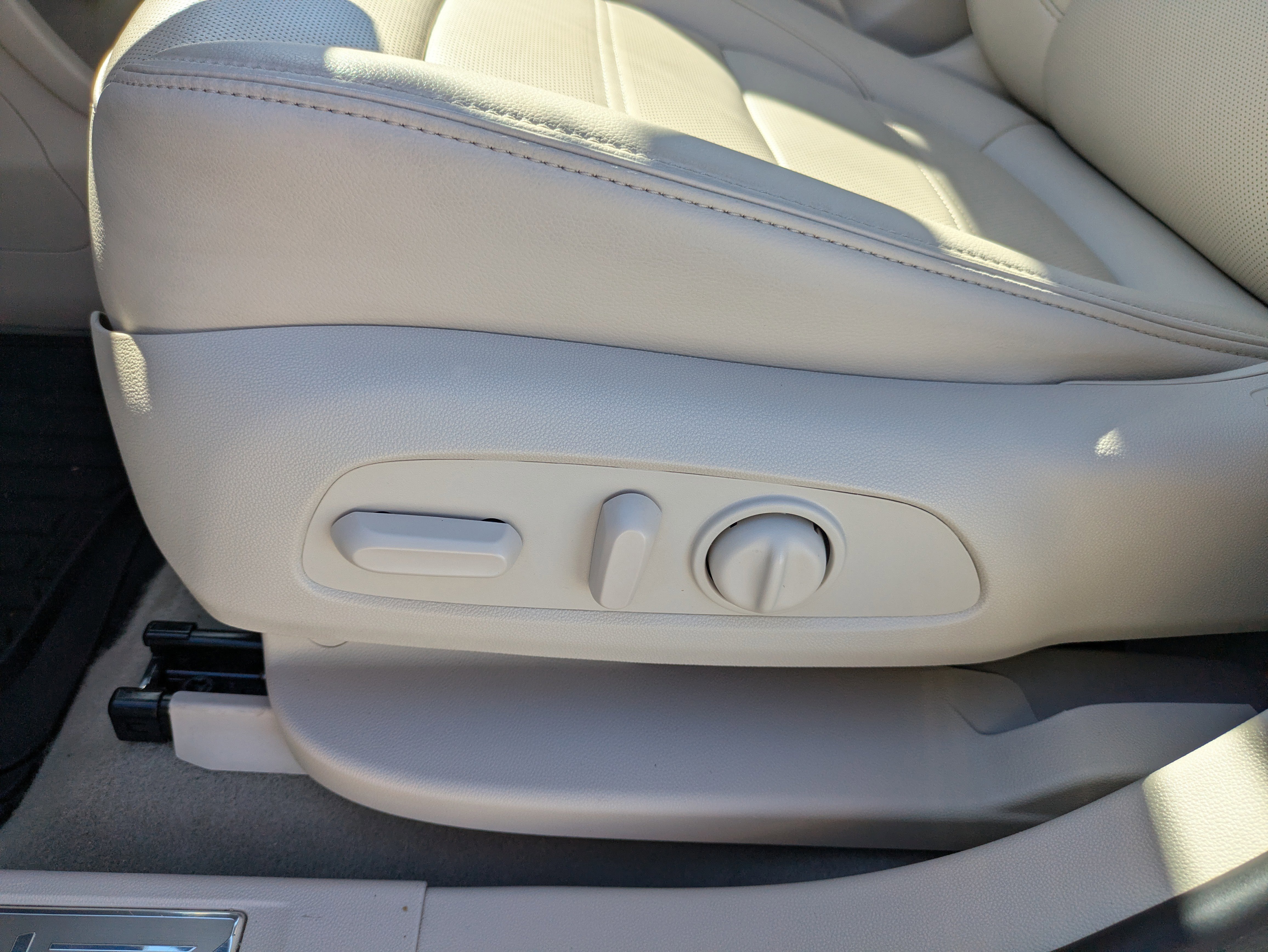 Used 2022 GMC Acadia Denali w/ Denali Ultimate Package image 11