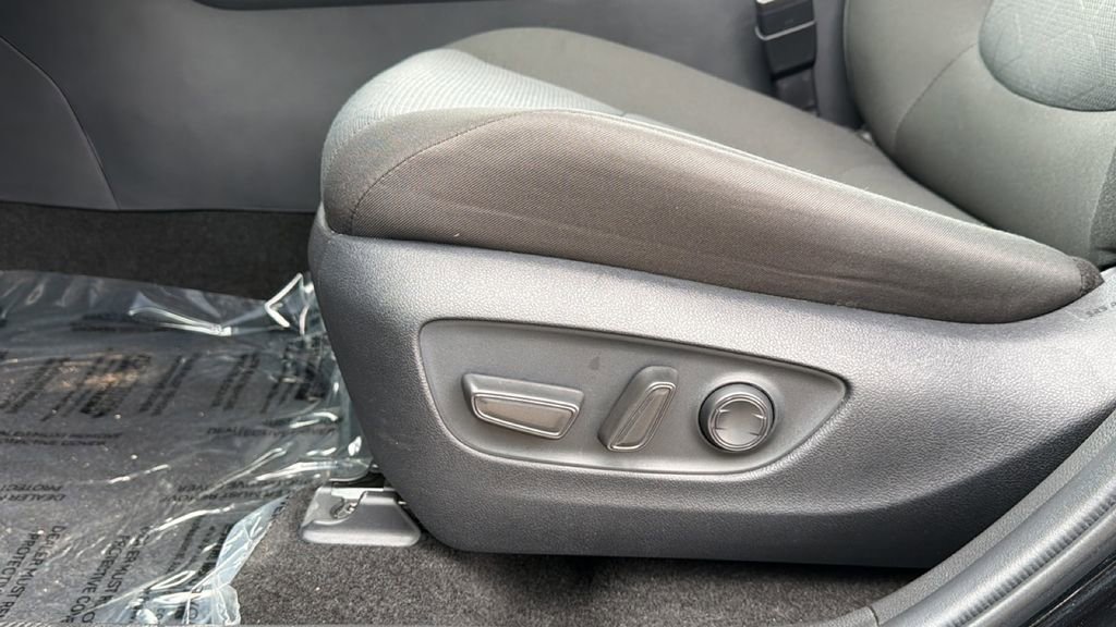 Certified 2025 Toyota RAV4 XLE FWD image 18