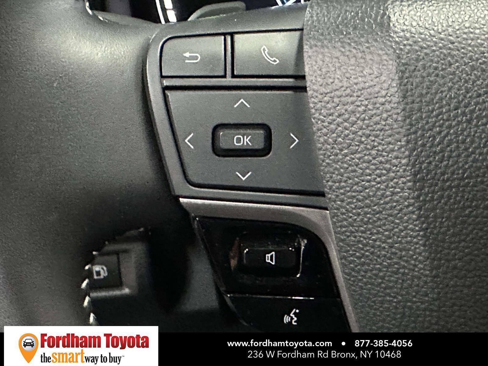 Used 2025 Toyota Camry SE image 28