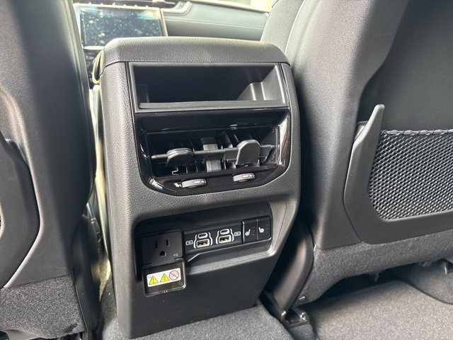 New 2025 Jeep Grand Cherokee Limited w/ Black Appearance Package image 22
