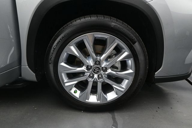 Used 2021 Toyota Highlander Limited FWD image 16
