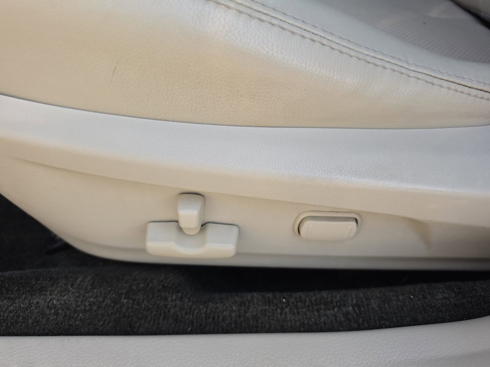 Used 2012 Subaru Outback 2.5i Limited w/ Moonroof Pkg image 11