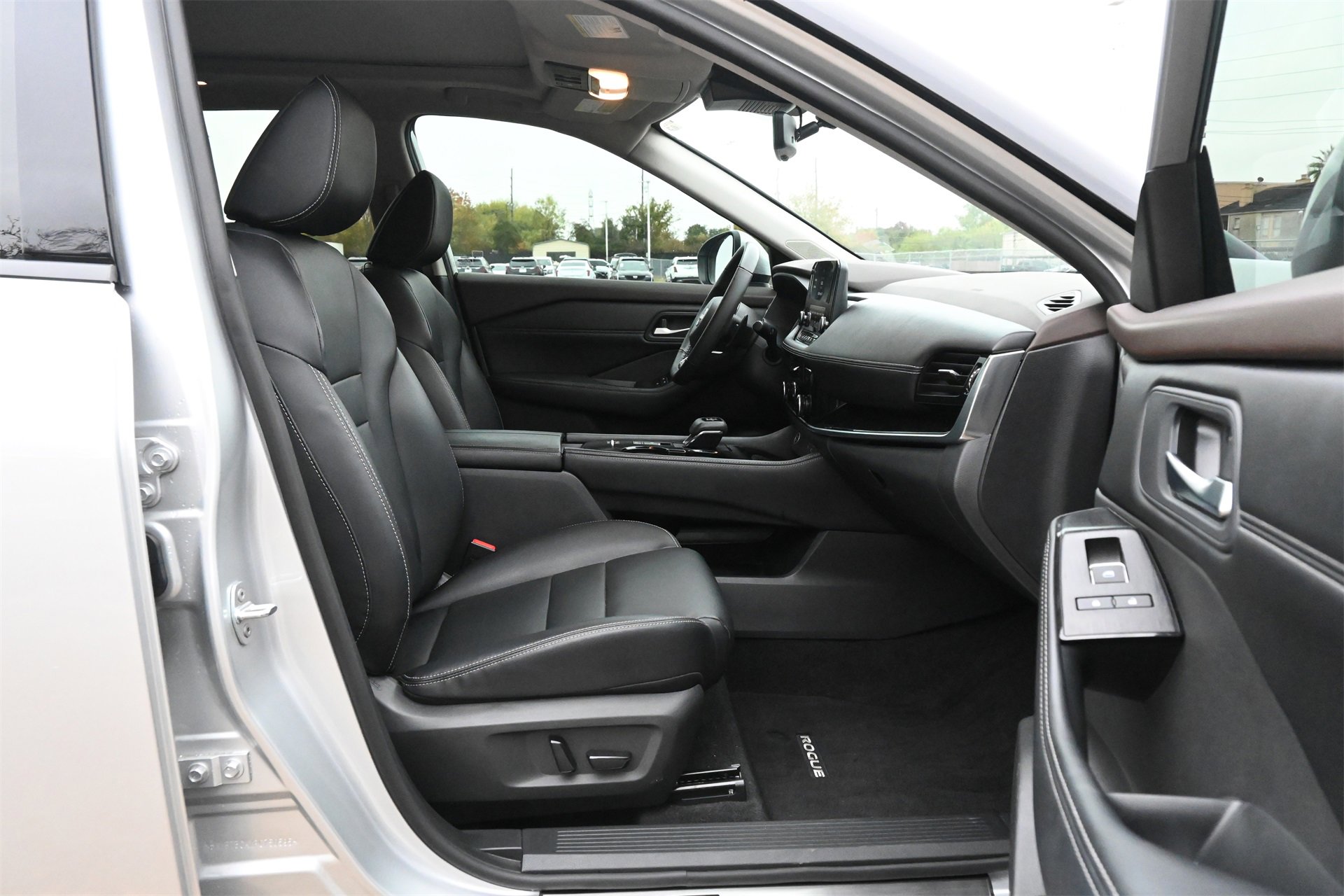 Used 2023 Nissan Rogue SL w/ SL Premium Package image 27