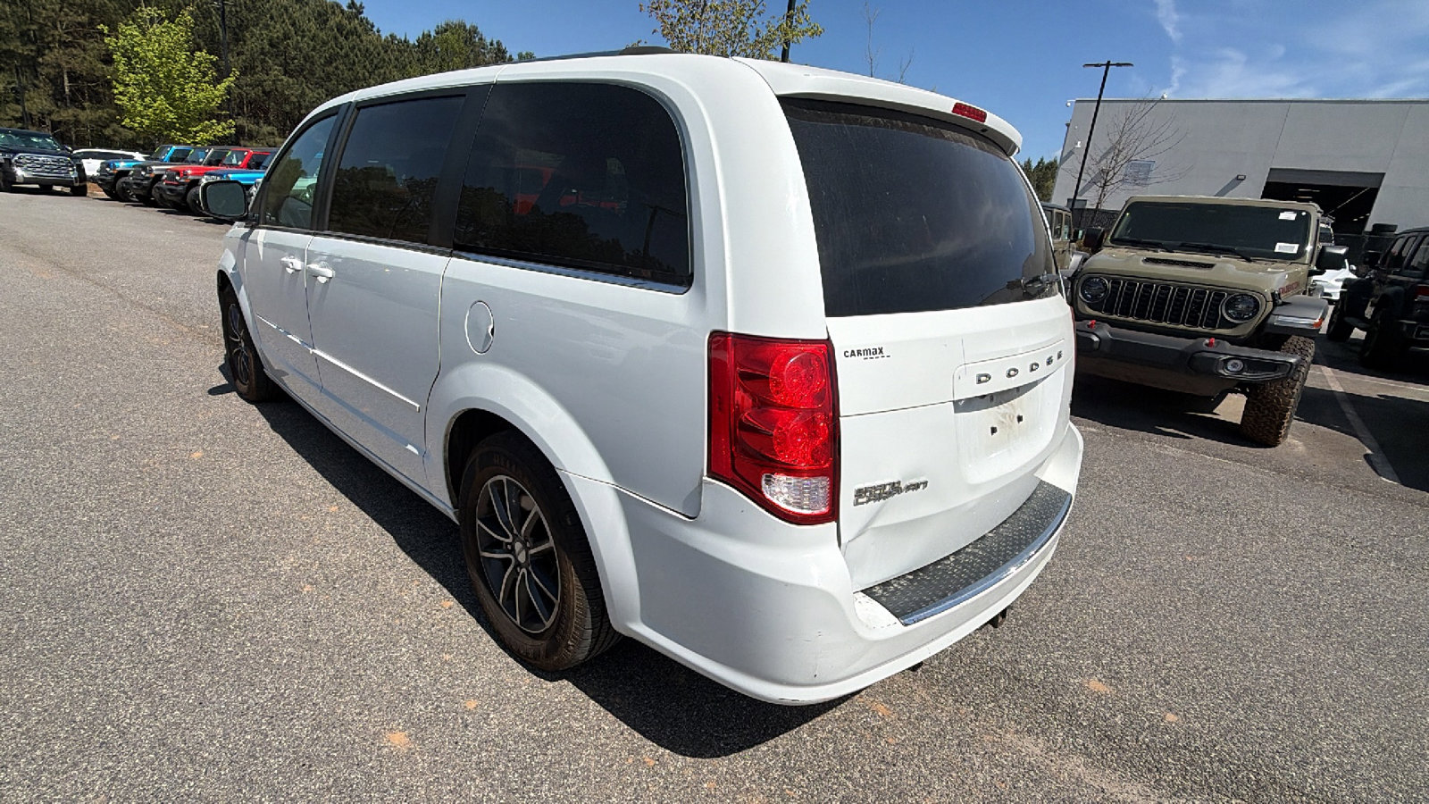 Used 2016 Dodge Grand Caravan SXT image 10