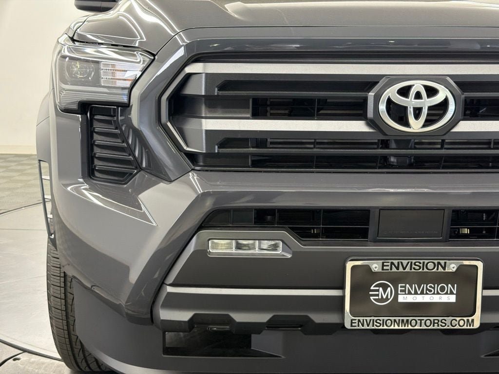 Used 2026 Toyota Tacoma SR5 AWD/4WD image 9