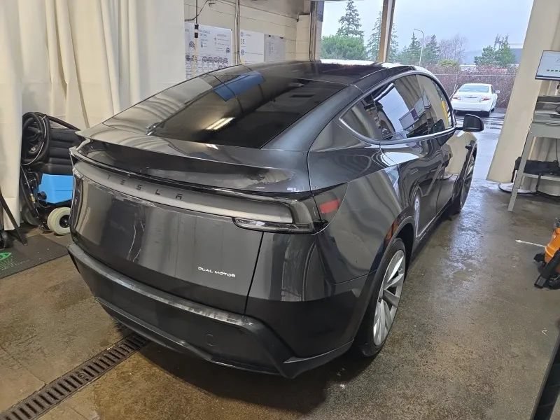Used 2026 Tesla Model Y AWD image 3