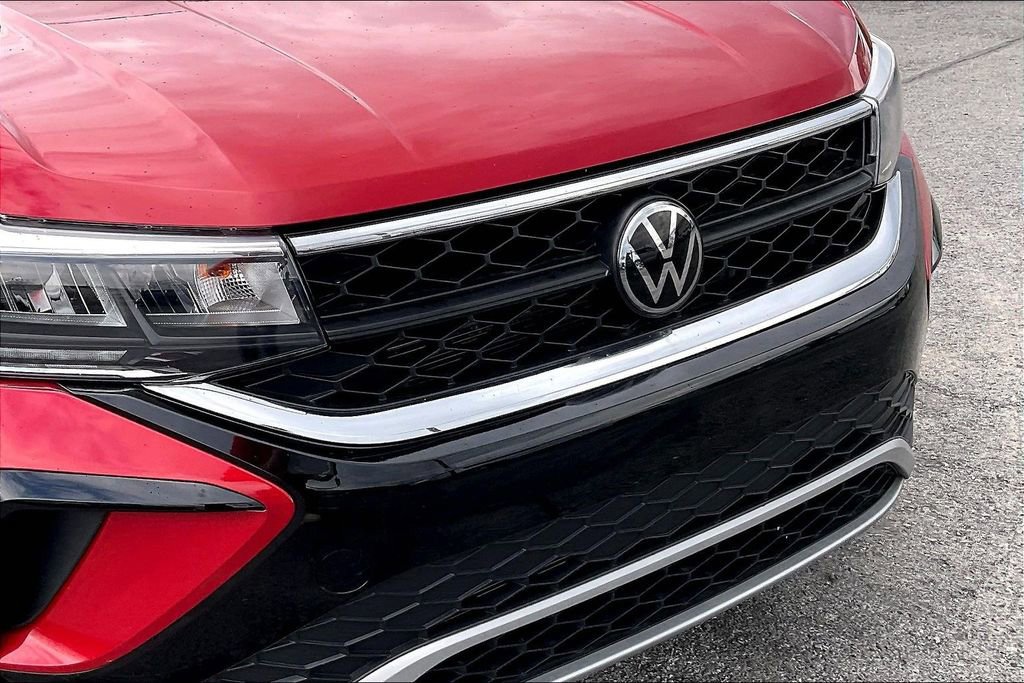 Used 2024 Volkswagen Taos SE w/ Black Wheel Plus Package image 28