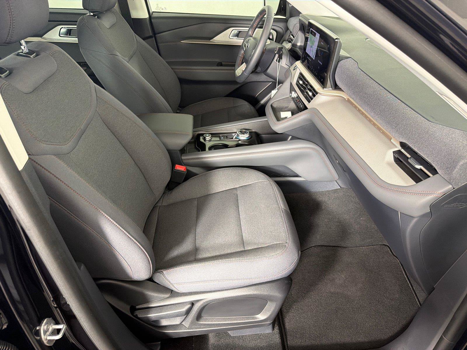 Used 2026 Ford Explorer Active RWD image 13