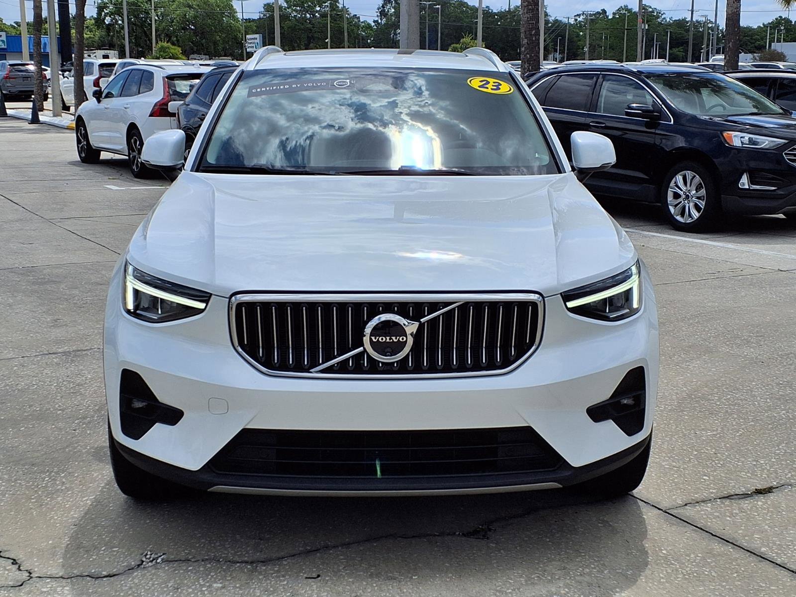 Certified 2023 Volvo XC40 B5 Plus w/ Driver Assist Package image 2