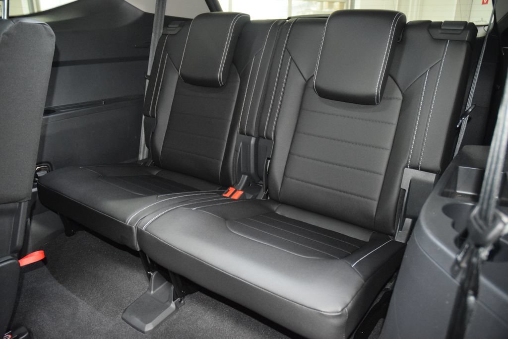 Used 2025 Volkswagen Atlas SEL AWD/4WD image 41
