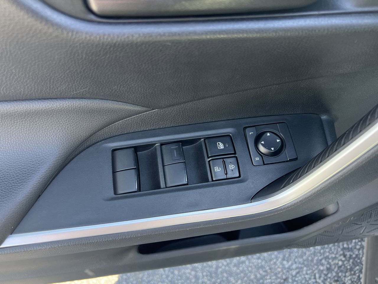 Used 2024 Toyota RAV4 LE FWD image 15