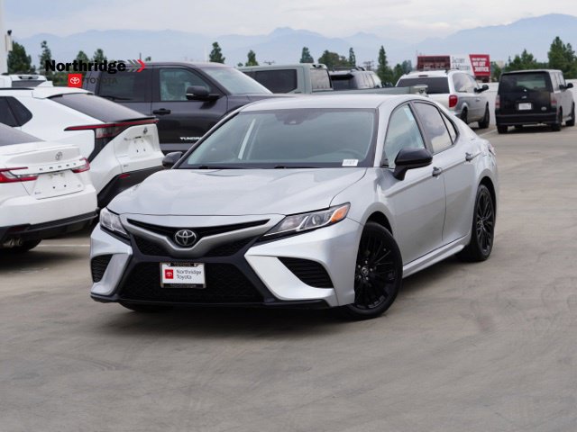 Used 2020 Toyota Camry SE w/ Carpet Mat Package FWD image 4