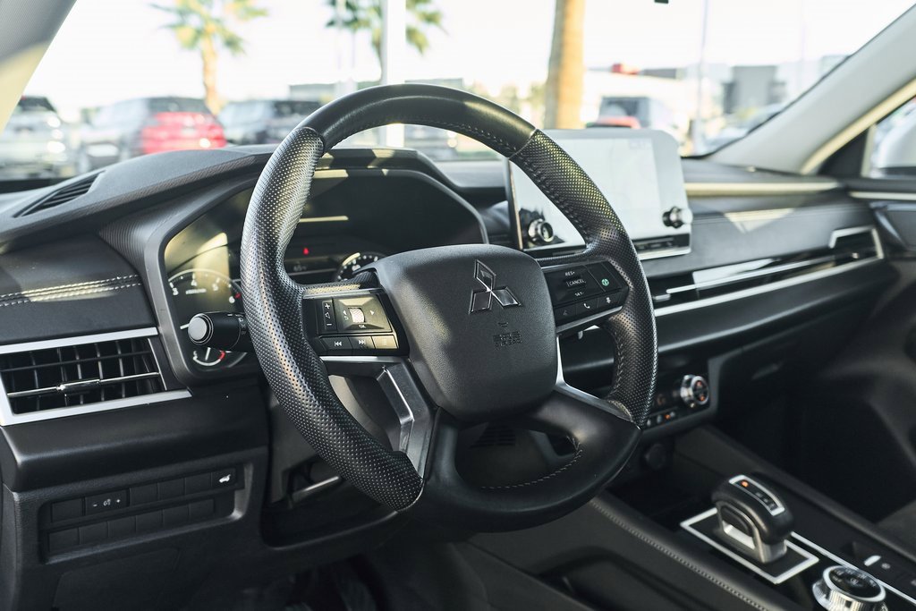 Used 2024 Mitsubishi Outlander SE image 19