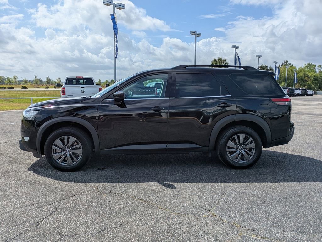 Used 2024 Nissan Pathfinder SV image 8