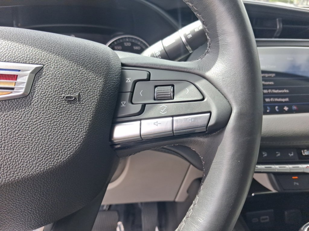 Used 2023 Cadillac XT4 Premium Luxury FWD image 19