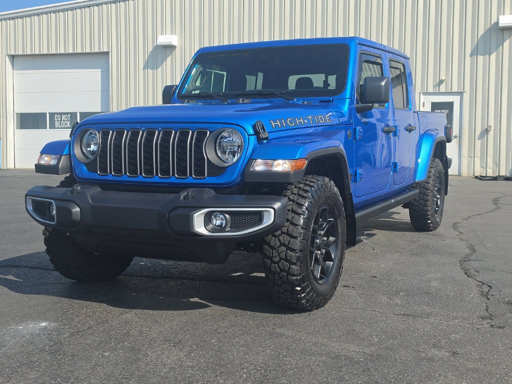 Used 2025 Jeep Gladiator Sport AWD/4WD image 3