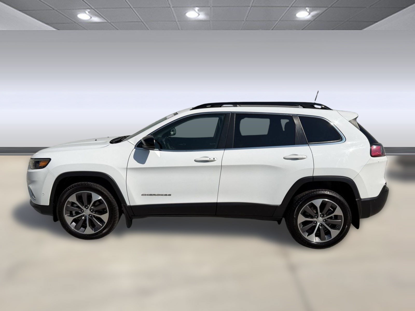 Used 2022 Jeep Cherokee Limited w/ Elite Package AWD/4WD image 2