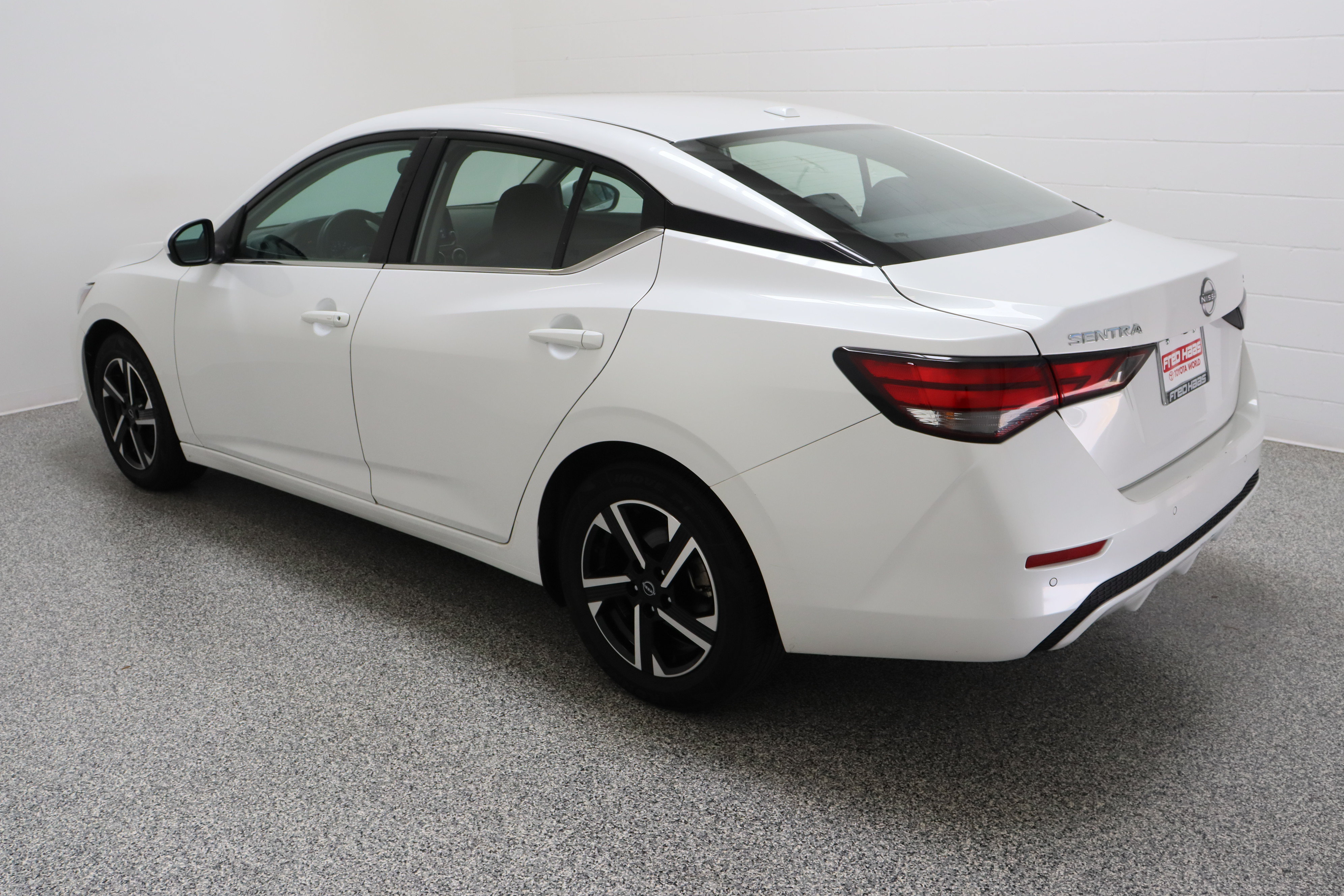 Used 2024 Nissan Sentra SV FWD image 9