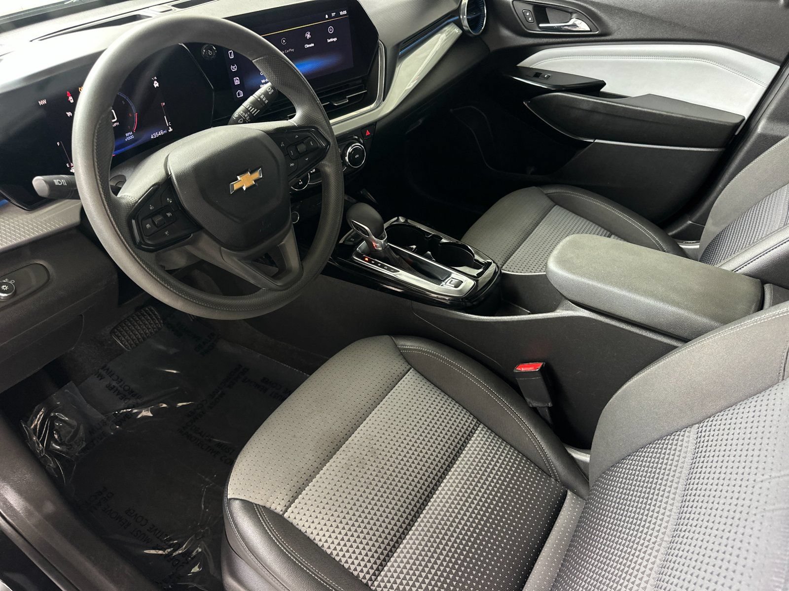 Used 2025 Chevrolet Trax LT FWD image 9