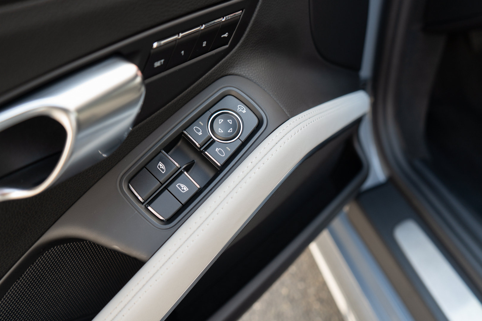 Used 2024 Porsche 718 Cayman RWD image 13