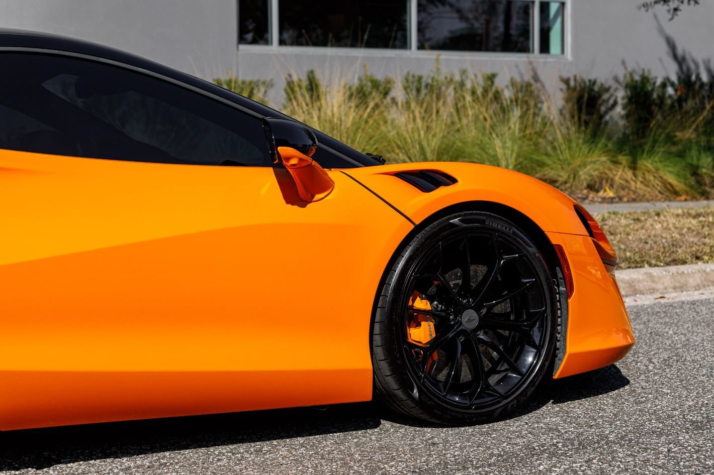 Used 2025 McLaren Artura RWD image 14