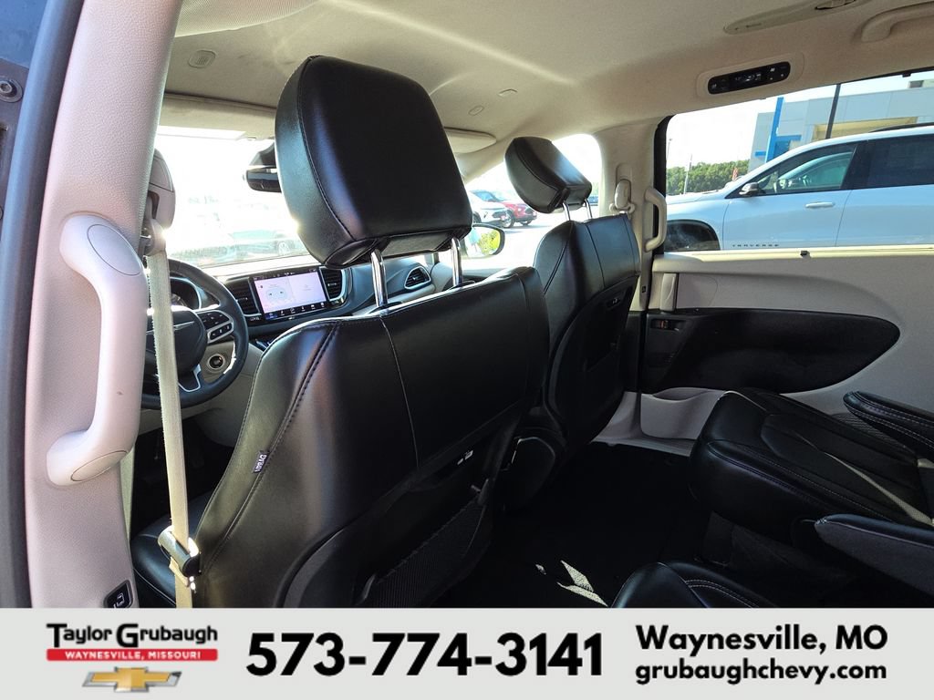 Used 2023 Chrysler Pacifica Touring-L FWD image 26