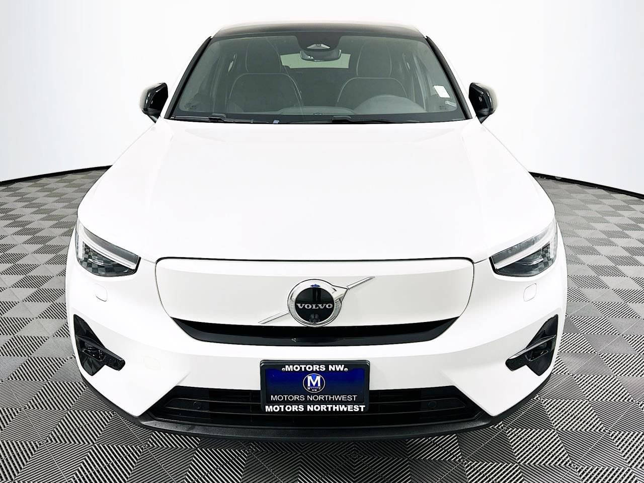 Used 2023 Volvo C40 P8 Recharge Ultimate image 2