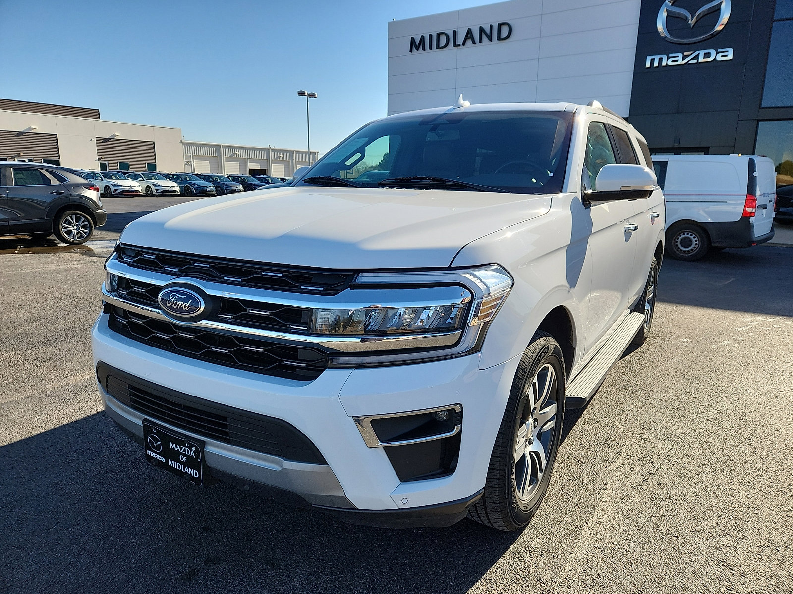 Used 2024 Ford Expedition Limited image 3