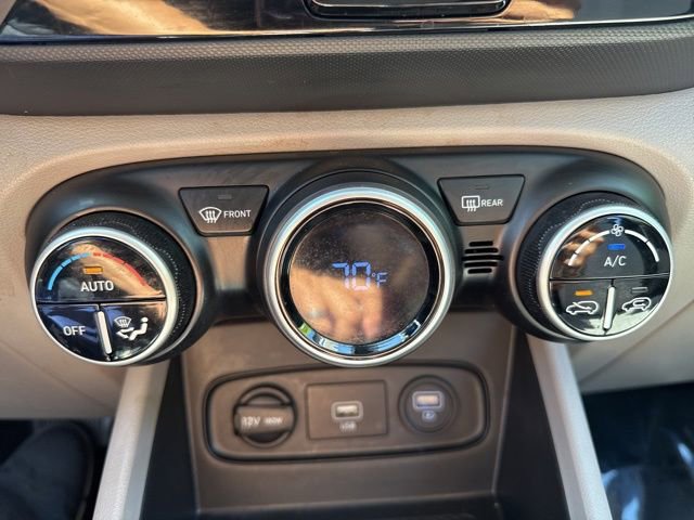 Used 2020 Hyundai Venue SEL image 28