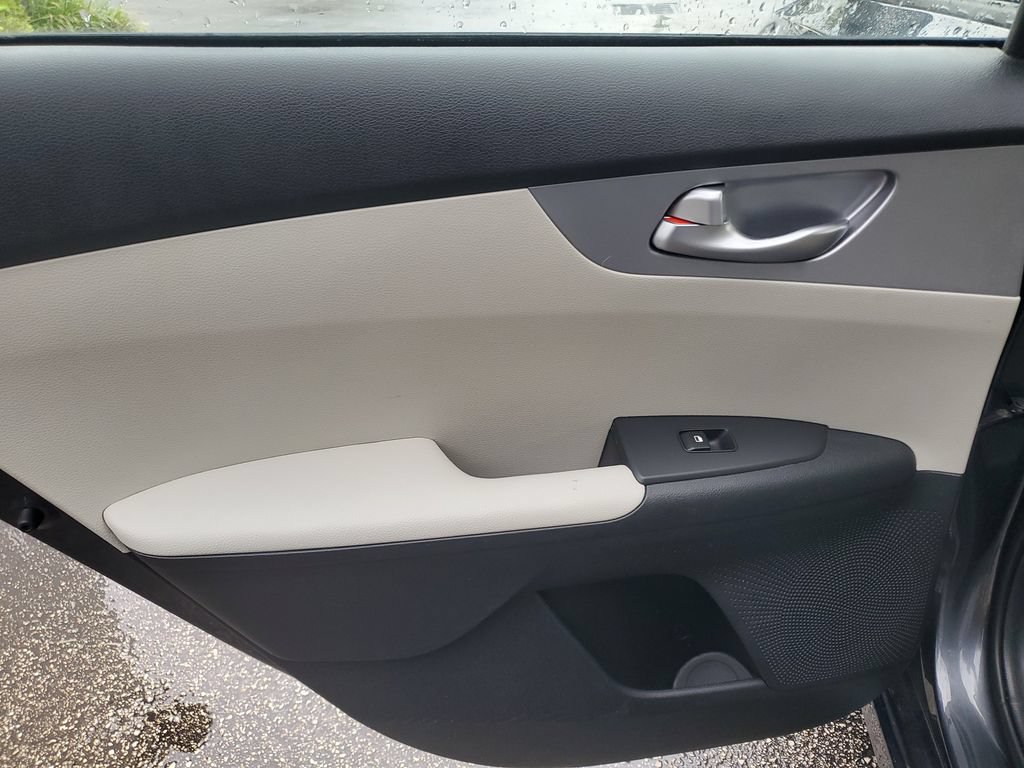 Used 2022 Kia Forte LXS FWD image 10
