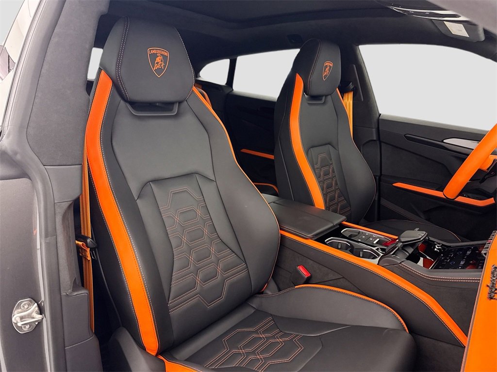 Used 2025 Lamborghini Urus SE image 32