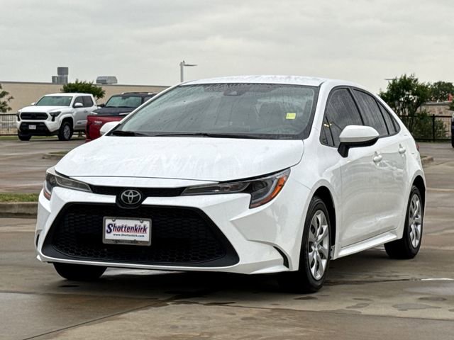 Used 2021 Toyota Corolla LE FWD image 3