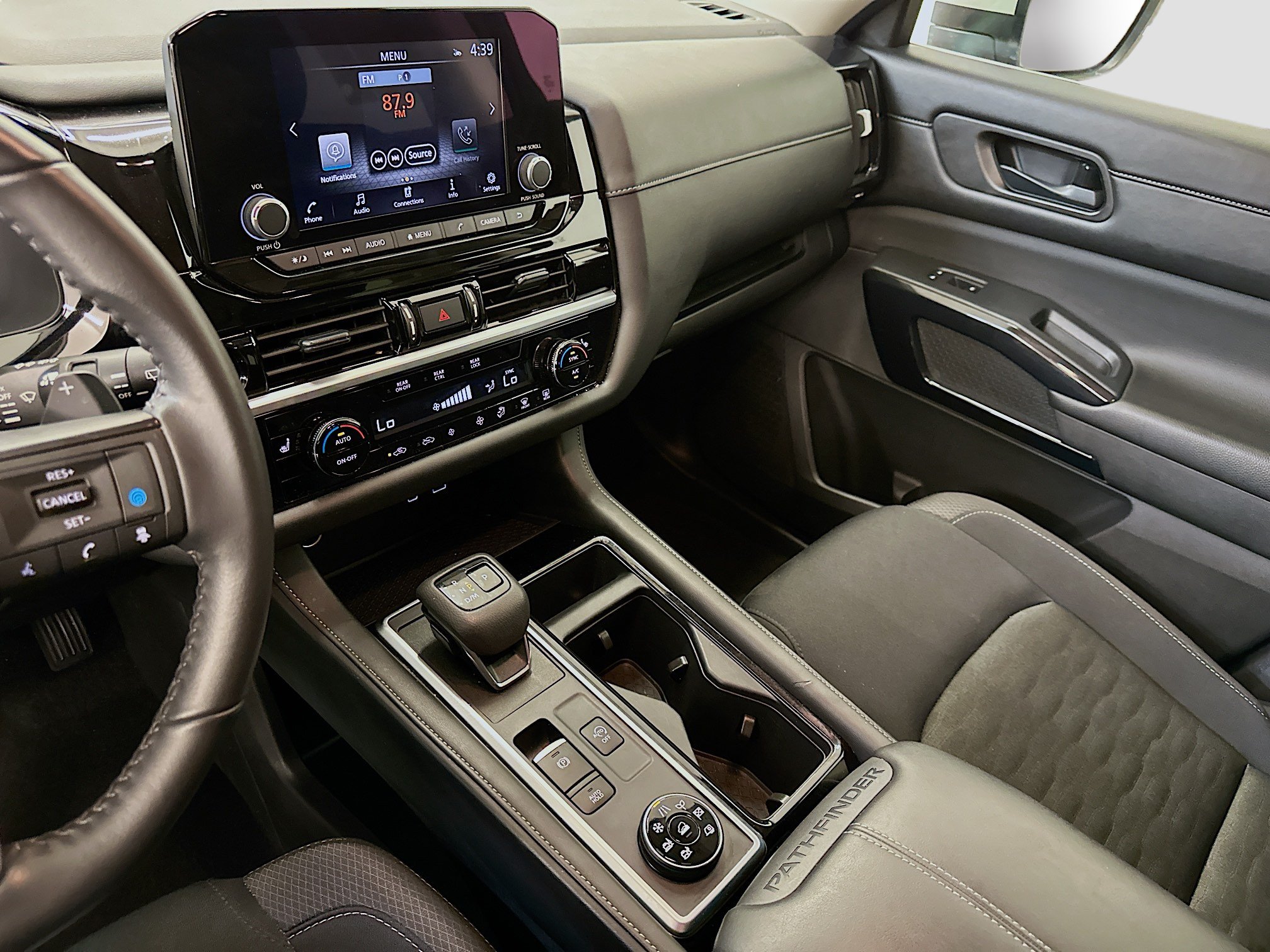 Used 2025 Nissan Pathfinder SV AWD/4WD image 25