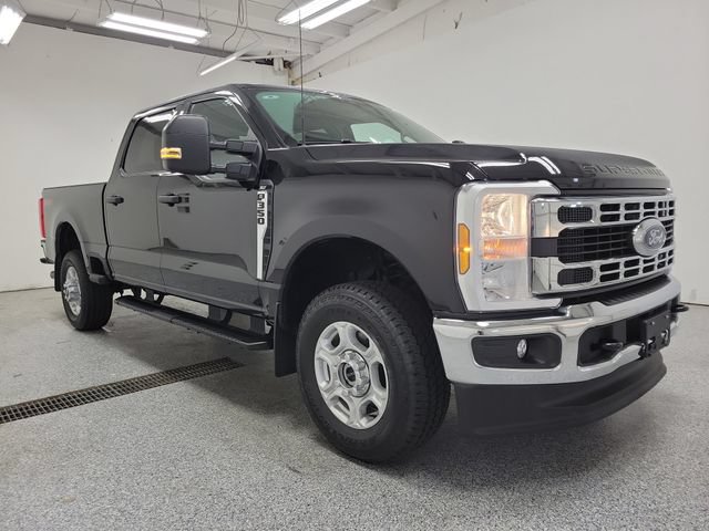Used 2025 Ford F350 XLT w/ FX4 Off-Road Package AWD/4WD image 2