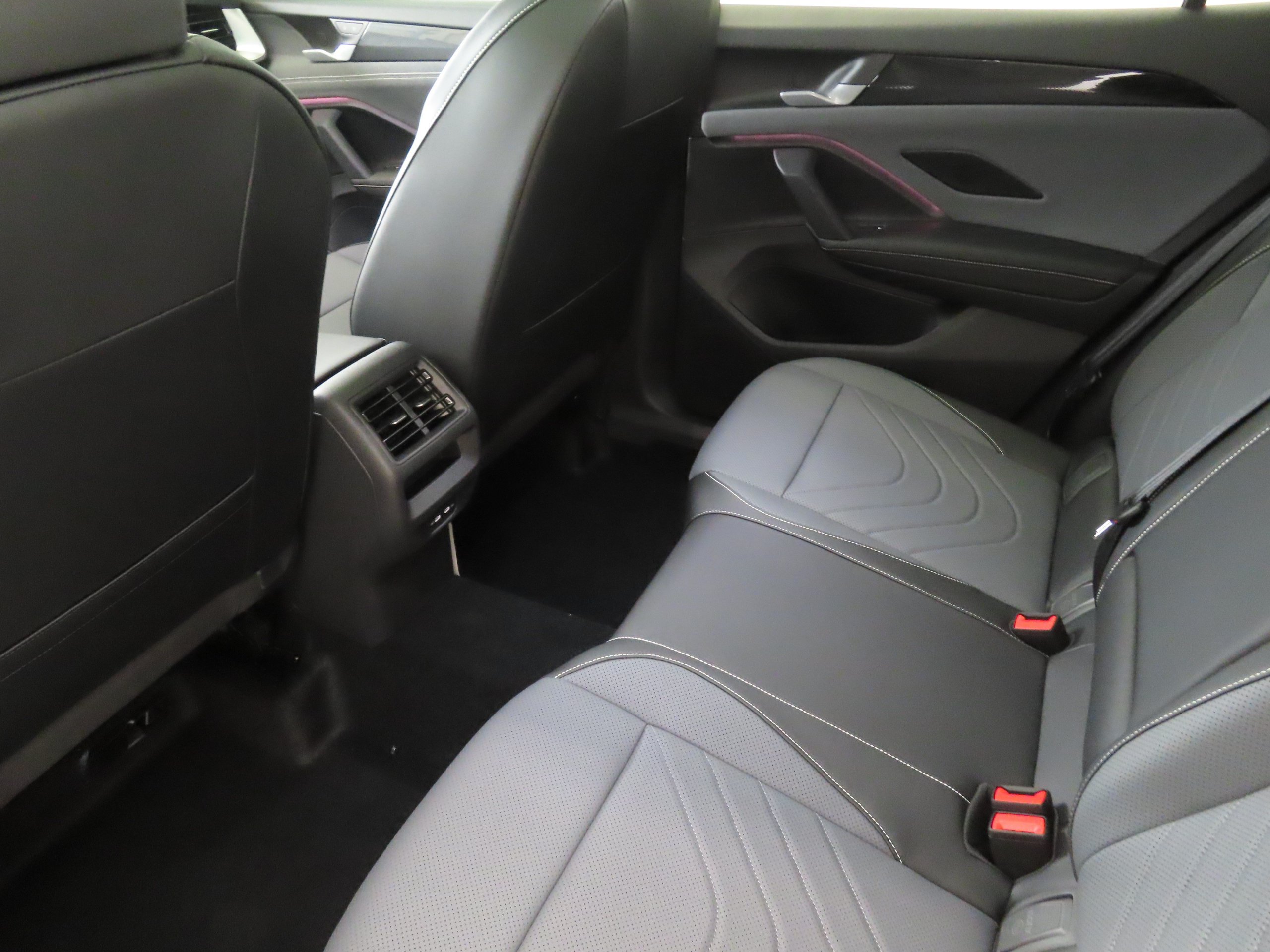 New 2026 Volkswagen Tiguan SE FWD image 21