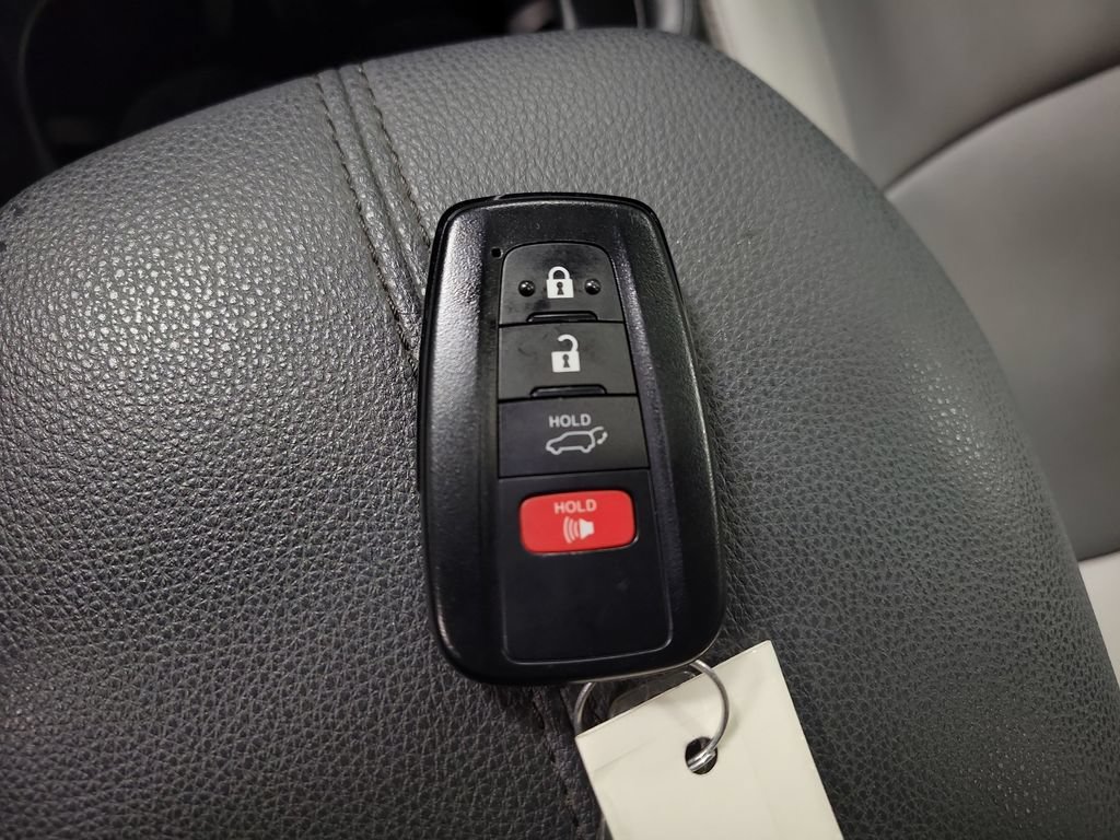 Used 2022 Toyota RAV4 XLE Premium AWD/4WD image 17