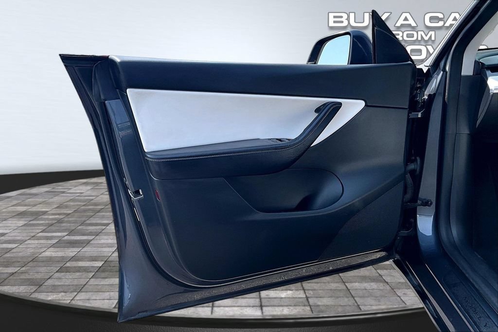 Used 2022 Tesla Model Y Performance AWD/4WD image 23