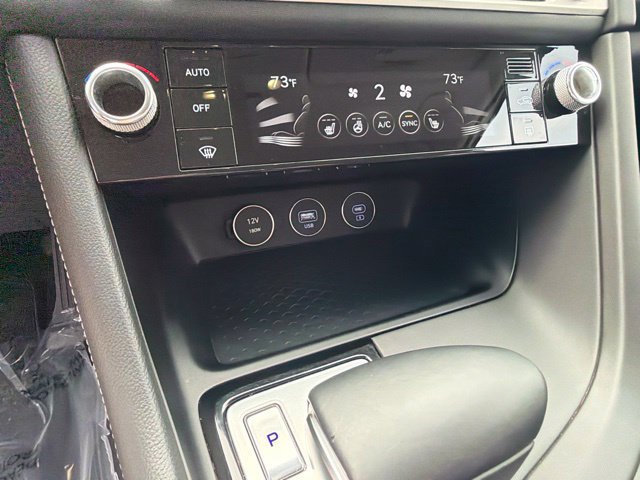 Used 2025 Genesis G70 2.5T AWD/4WD image 28