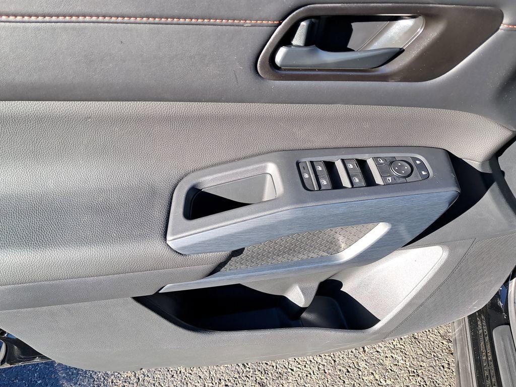 New 2025 Nissan Pathfinder Rock Creek image 11