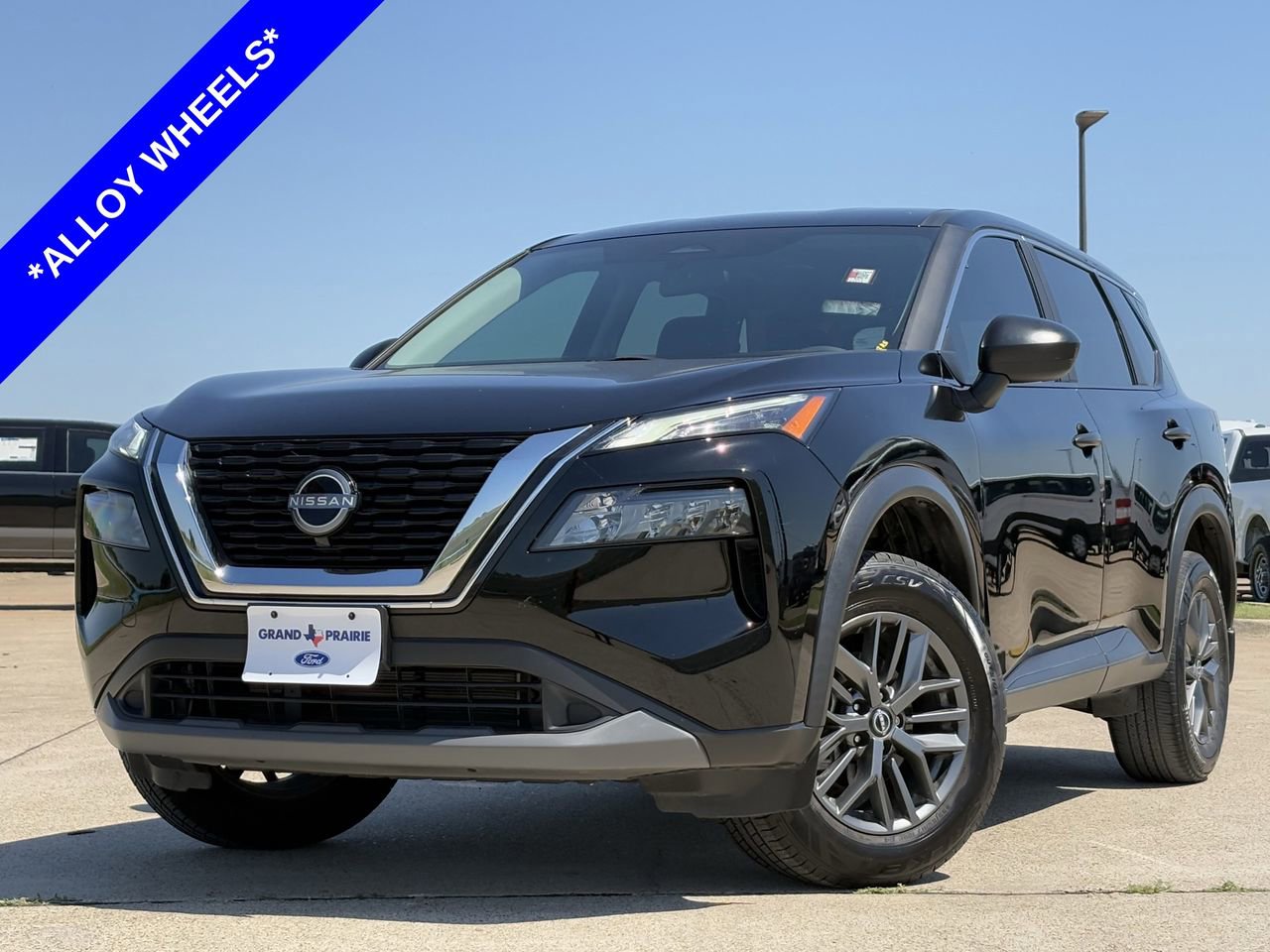 Used 2023 Nissan Rogue S FWD image 2
