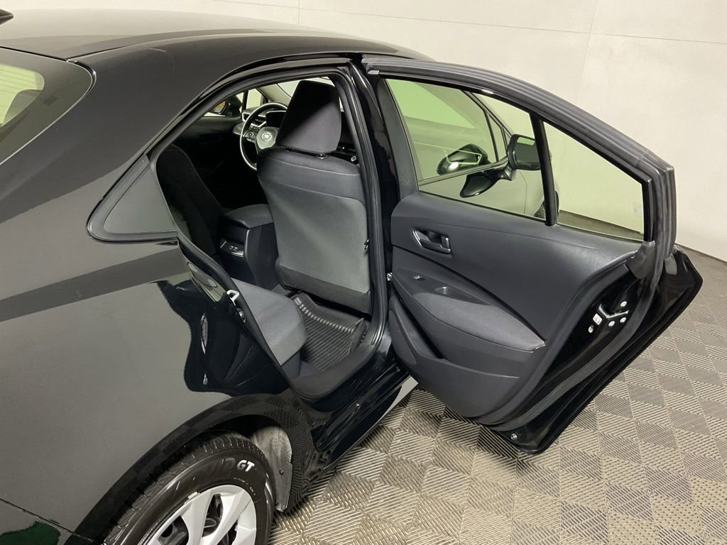 Used 2023 Toyota Corolla LE w/ Carpet Mat Package (TMS) image 32