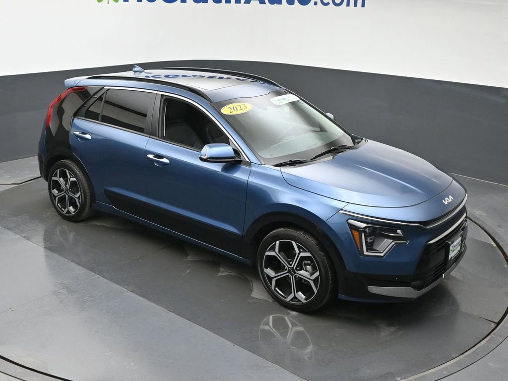 Used 2023 Kia Niro SX Touring image 3