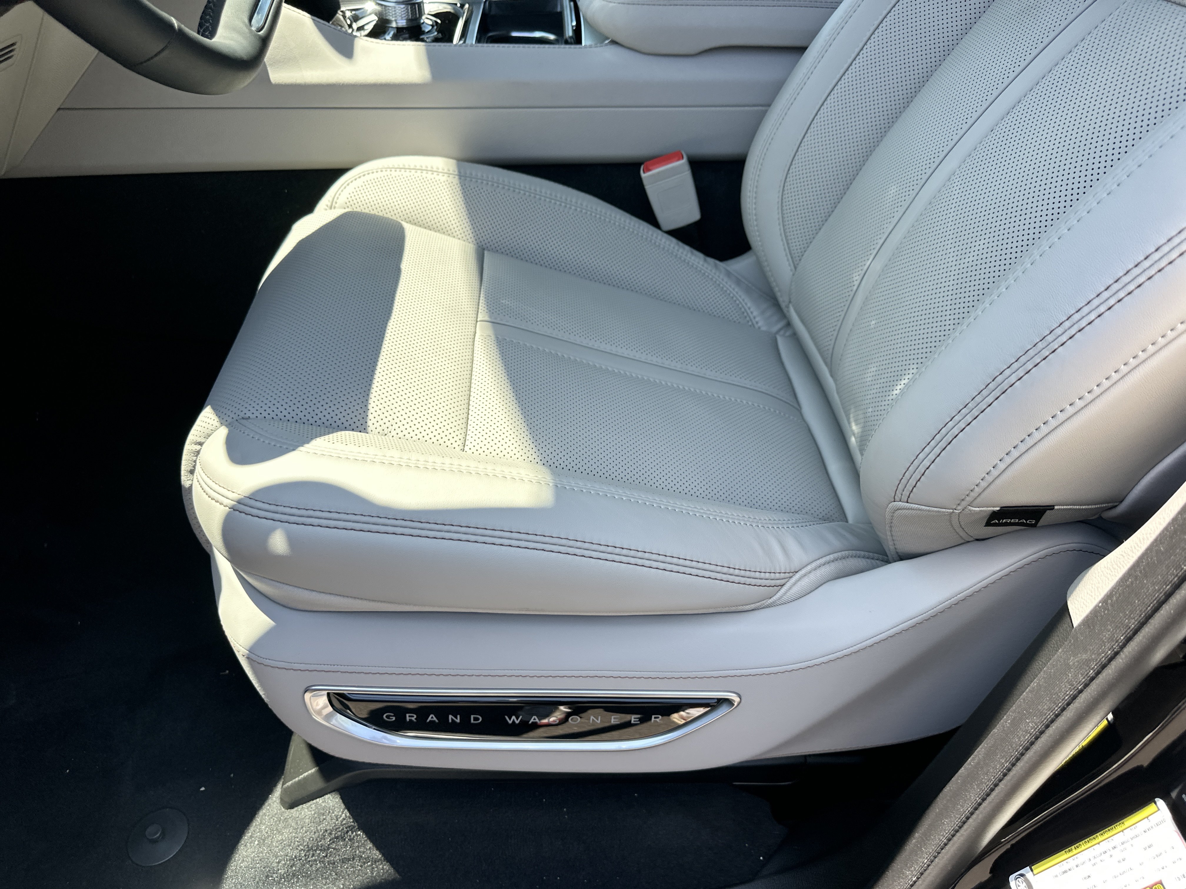 New 2026 Jeep Grand Wagoneer Summit w/ Rear Seat Video Group I AWD/4WD image 25
